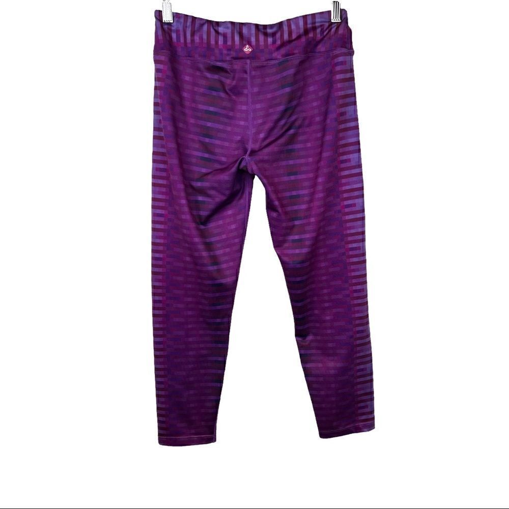Prana Capri Leggings in Fuchsia Size Medium - Picture 6 of 7